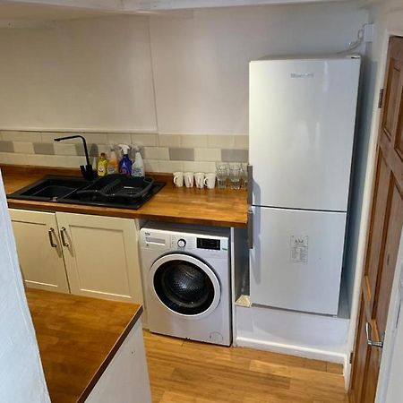 Beautiful Studio Apartment Milford Haven Ngoại thất bức ảnh