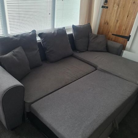 Beautiful Studio Apartment Milford Haven Ngoại thất bức ảnh