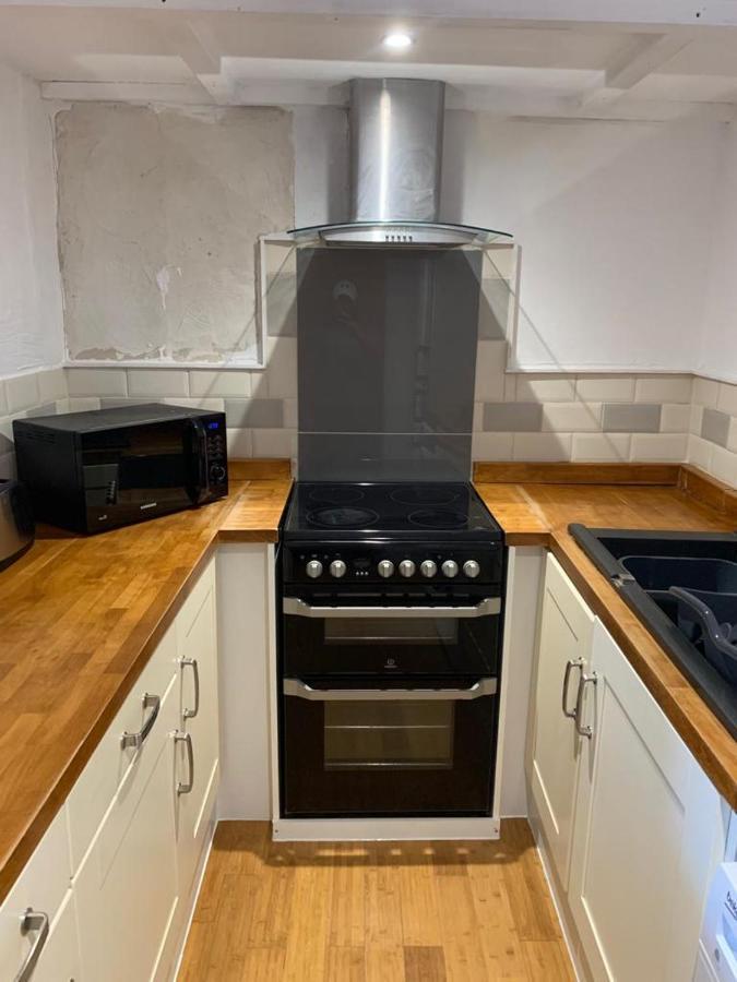 Beautiful Studio Apartment Milford Haven Ngoại thất bức ảnh