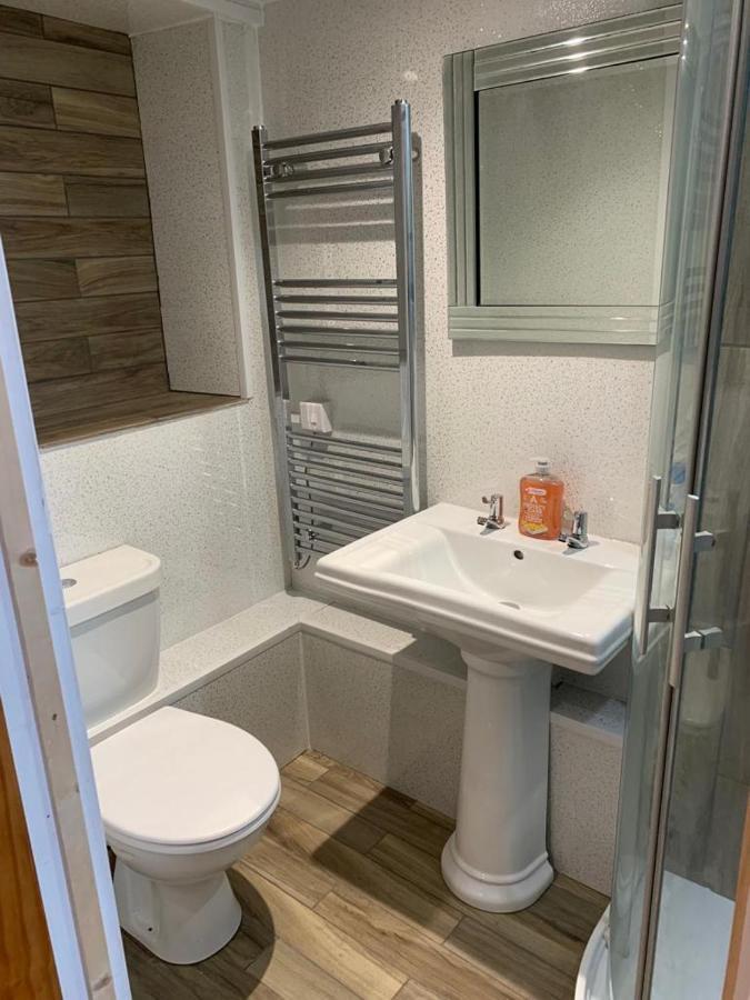 Beautiful Studio Apartment Milford Haven Ngoại thất bức ảnh