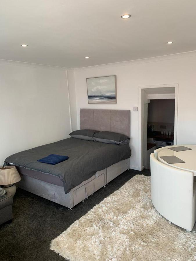 Beautiful Studio Apartment Milford Haven Ngoại thất bức ảnh