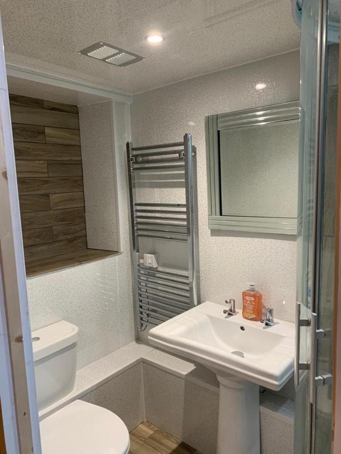 Beautiful Studio Apartment Milford Haven Ngoại thất bức ảnh