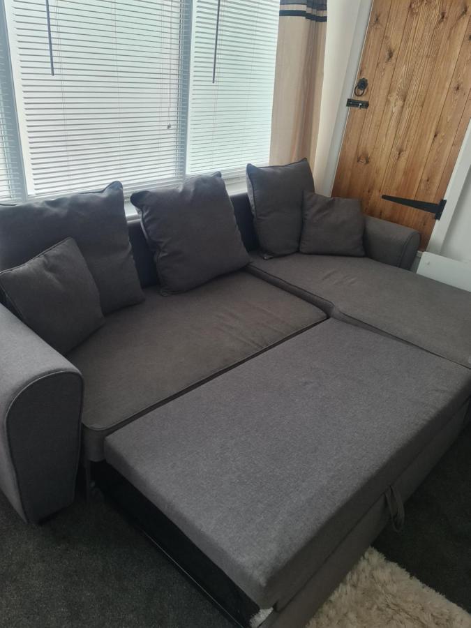 Beautiful Studio Apartment Milford Haven Ngoại thất bức ảnh